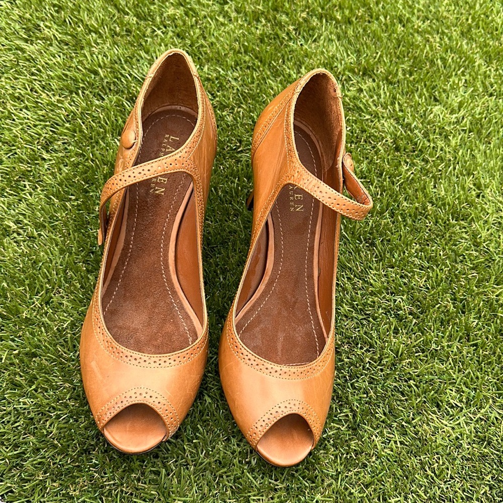 Ralph Lauren brown etched design kitten pump